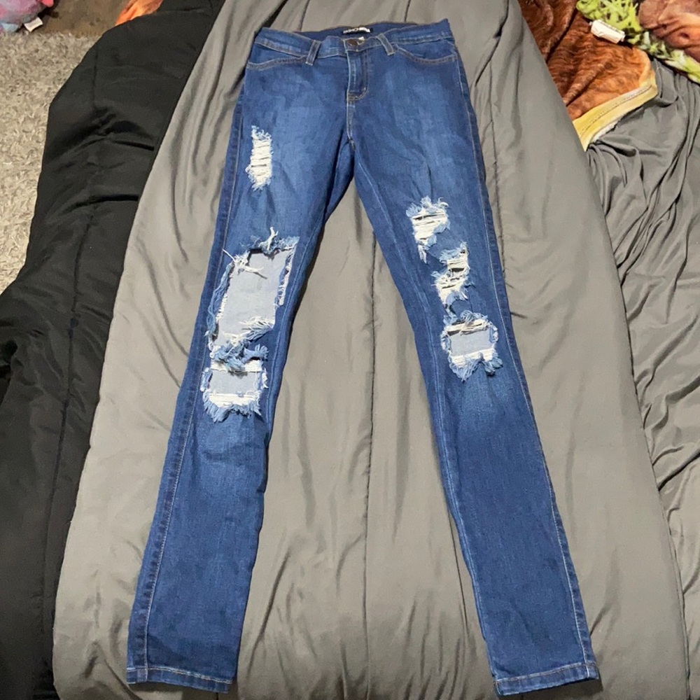 Blue ripped skinny jeans